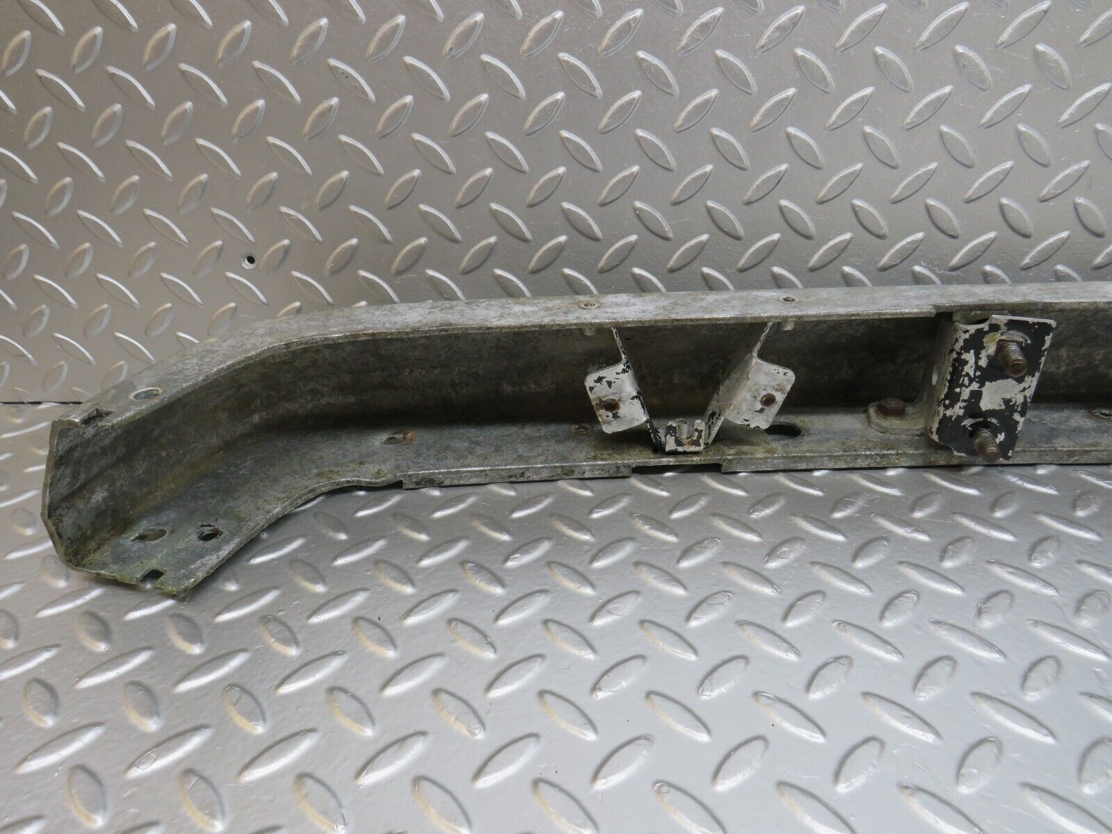 34463 Mercedes-Benz C126 380SEC Coupe Front Bumper Bracket 1268850101