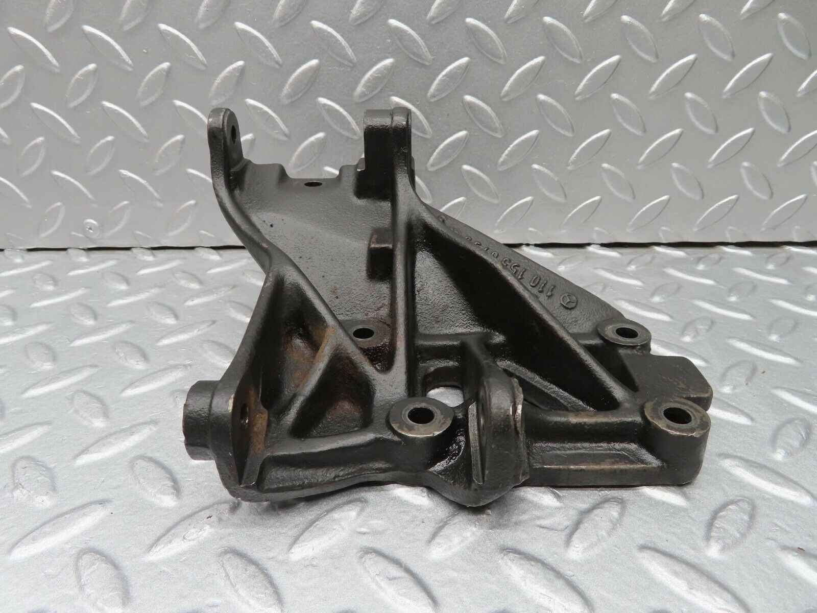 15960 Mercedes-Benz W123 280E Alternator Generator Bracket 1101550735