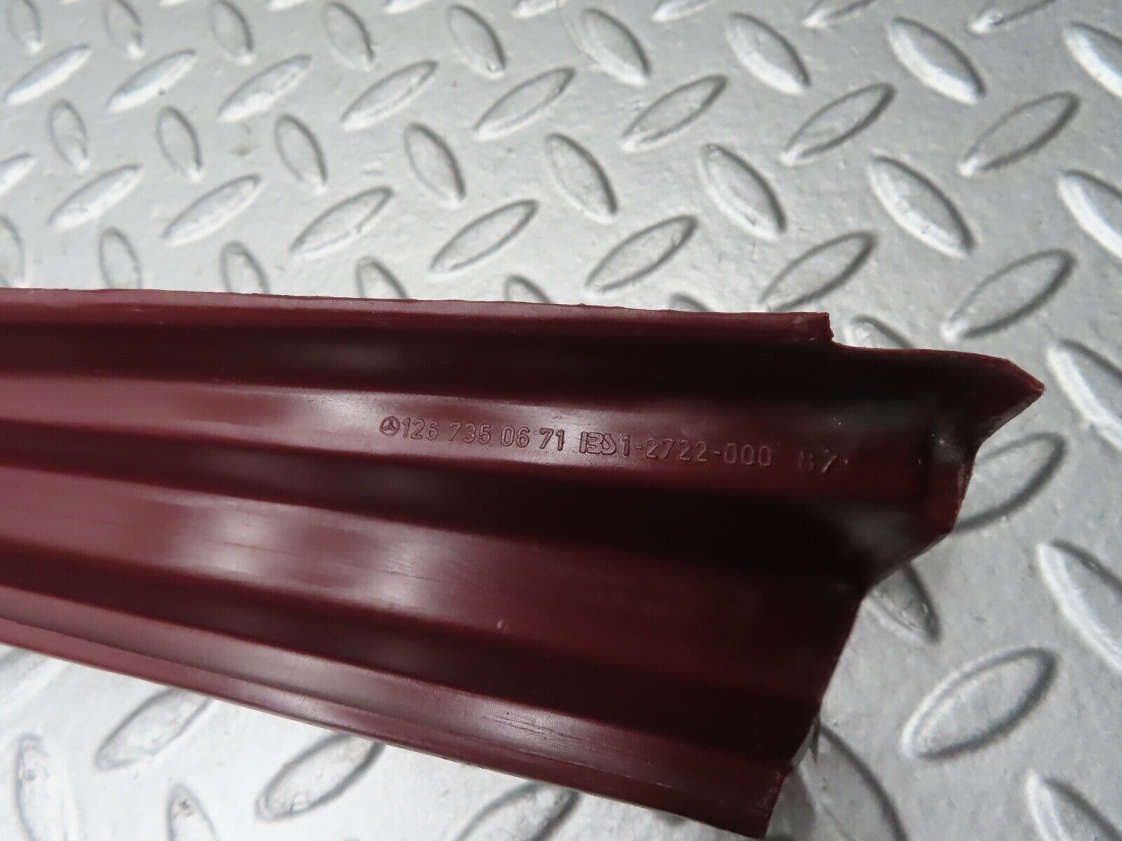 21427 Mercedes-Benz W126 300SE Rear Right Door Window Frame Cover 1267350671