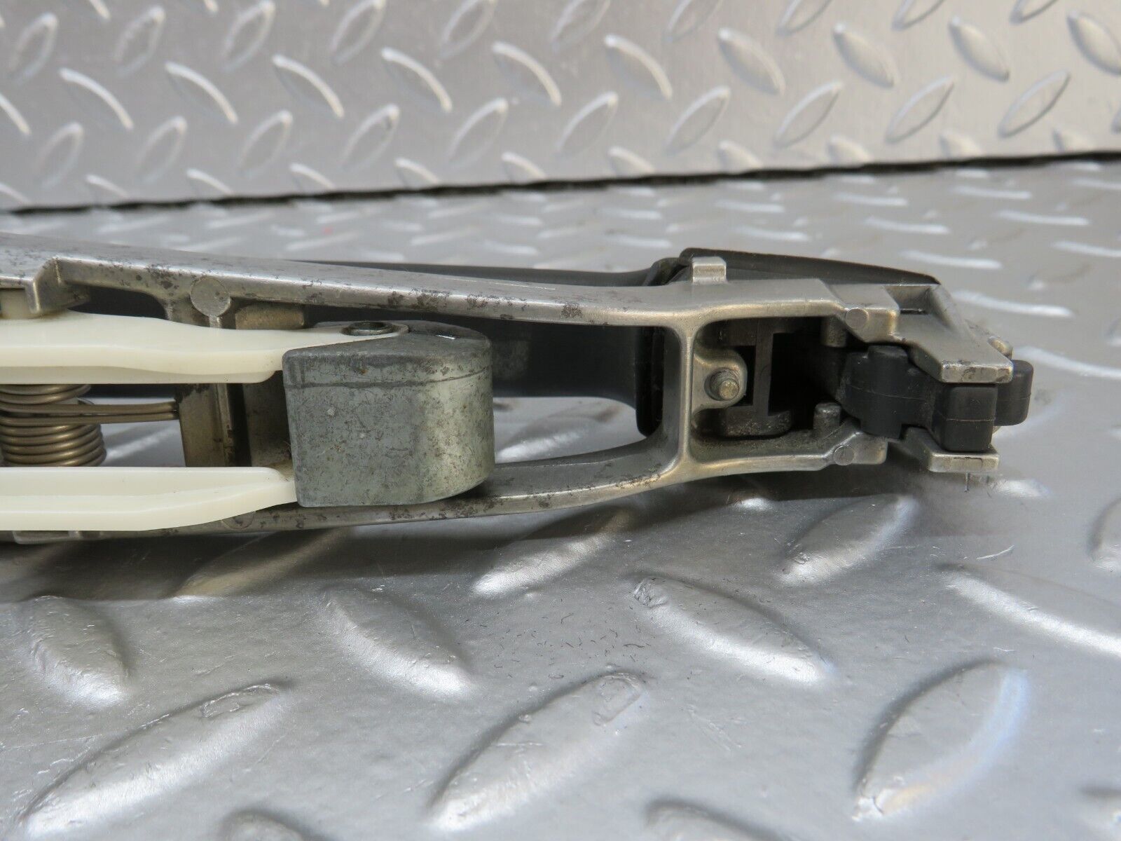 33911 Mercedes-Benz W124 260E Rear Left Exterior Door Handle