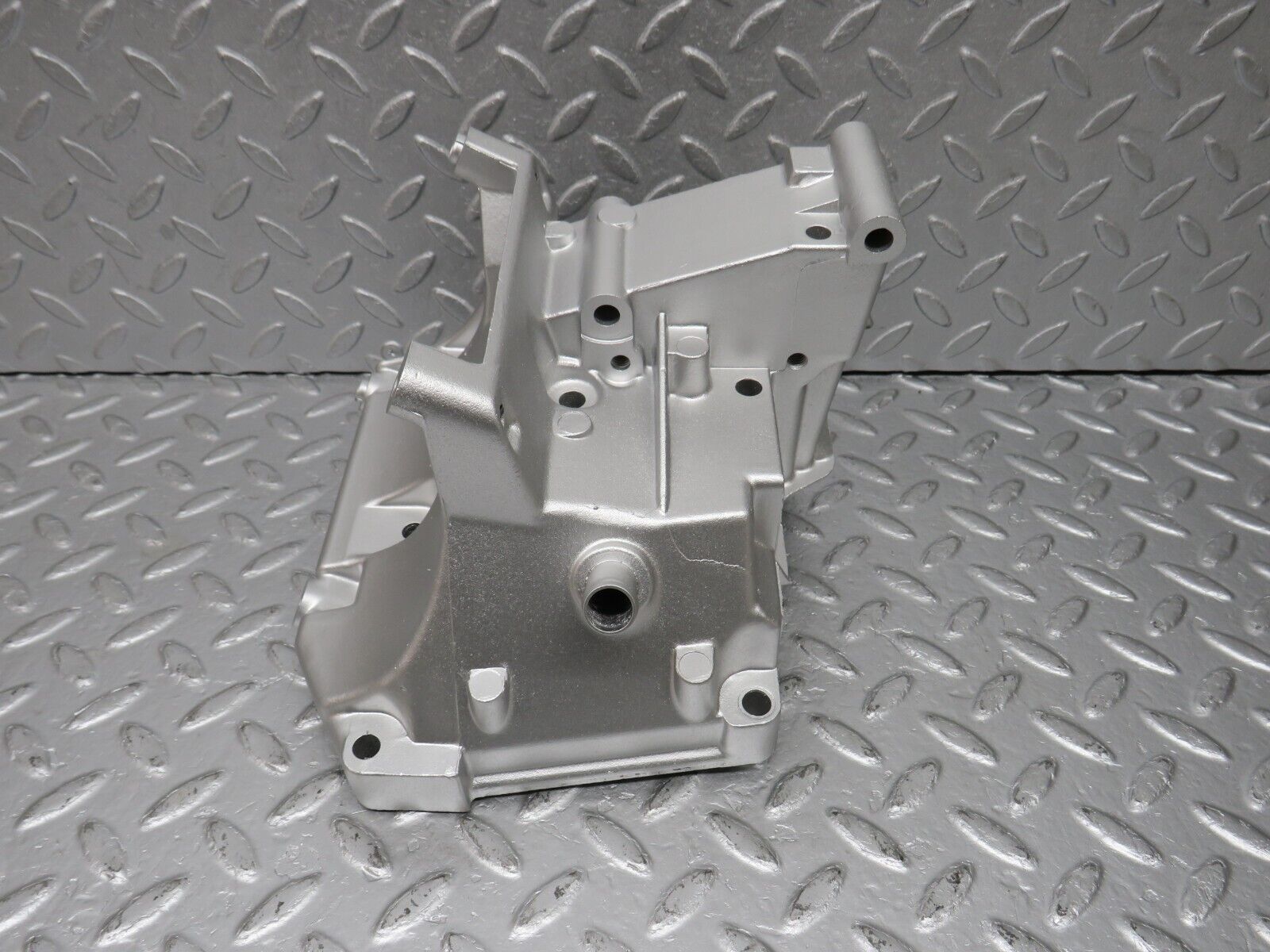 39608 Mercedes-Benz R129 320SL Coupe AC Air Con Compressor Mount Bracket 1042360030