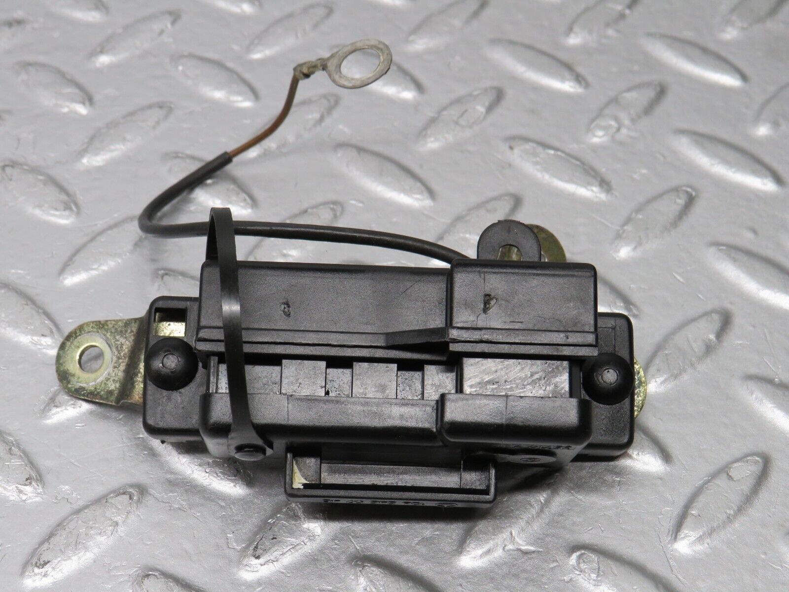 38946 Mercedes-Benz W201 190E 2.6L Diagnostic Connector With Bracket 1265459740