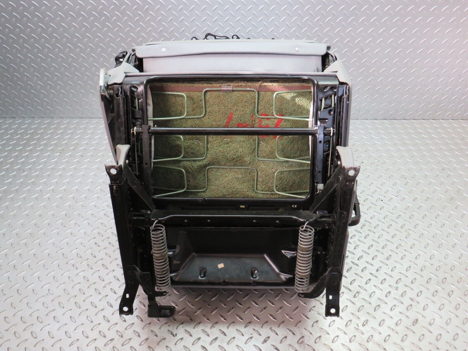 33706 Mercedes-Benz W201 190E 2.0L Front Right Driver Seat