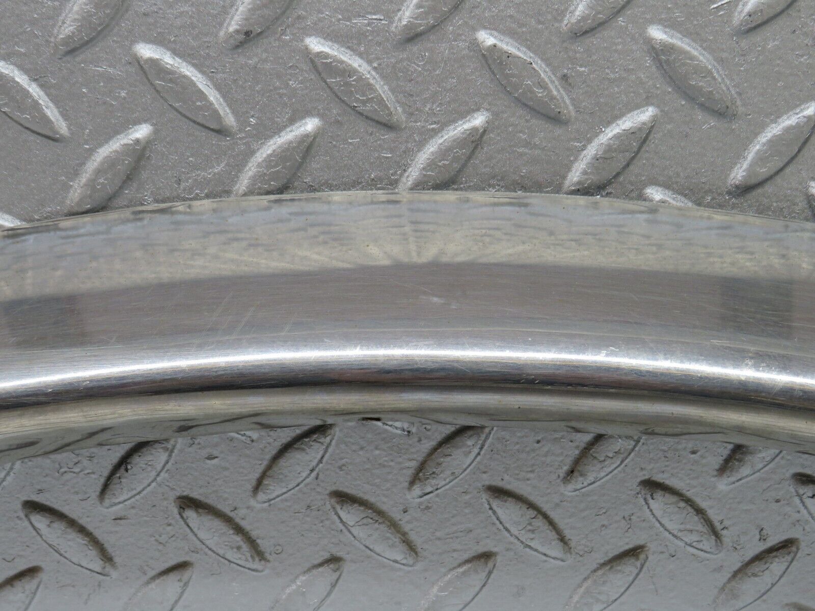 36291 Mercedes-Benz W126 420SE Rear Left Chrome Wheel Arch Trim