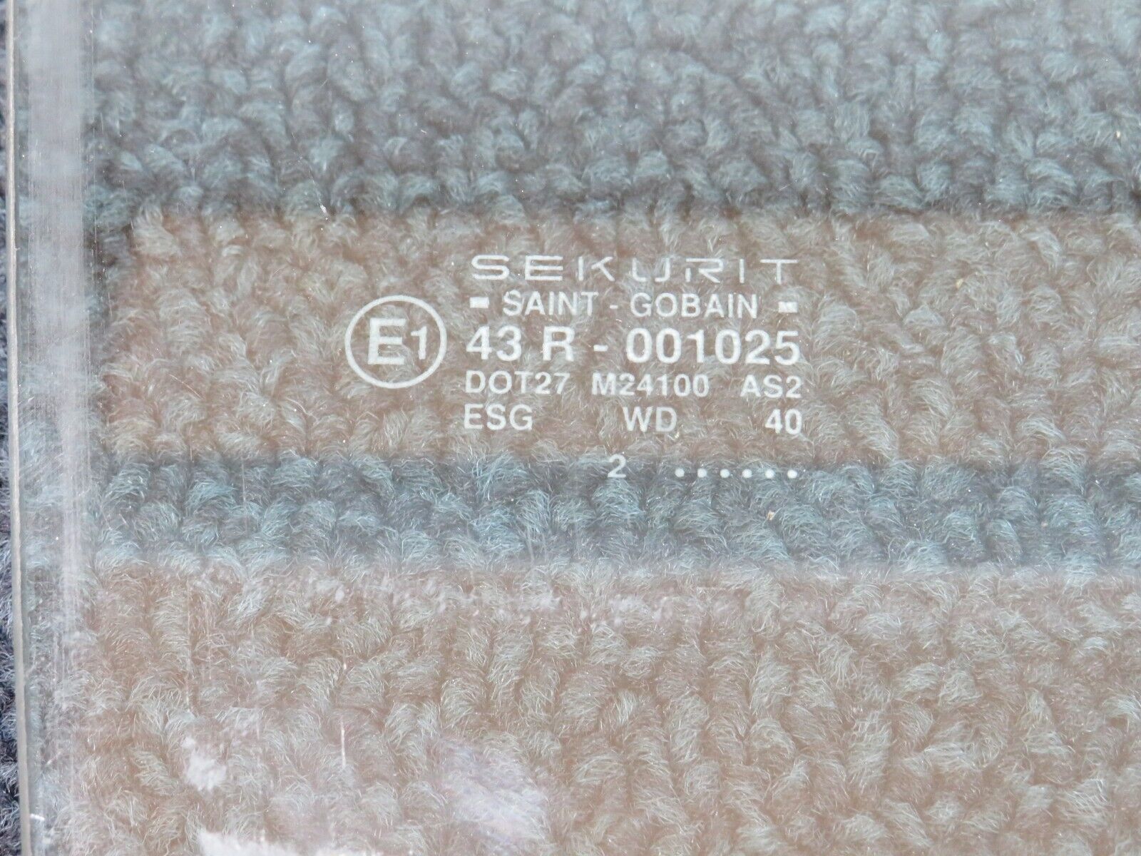 36038 Mercedes-Benz W126 420SE Front Right Door Window Glass