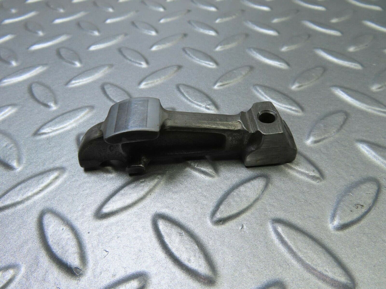 9133 Mercedes-Benz W108 Valve Rocker Arm With Retaining Spring