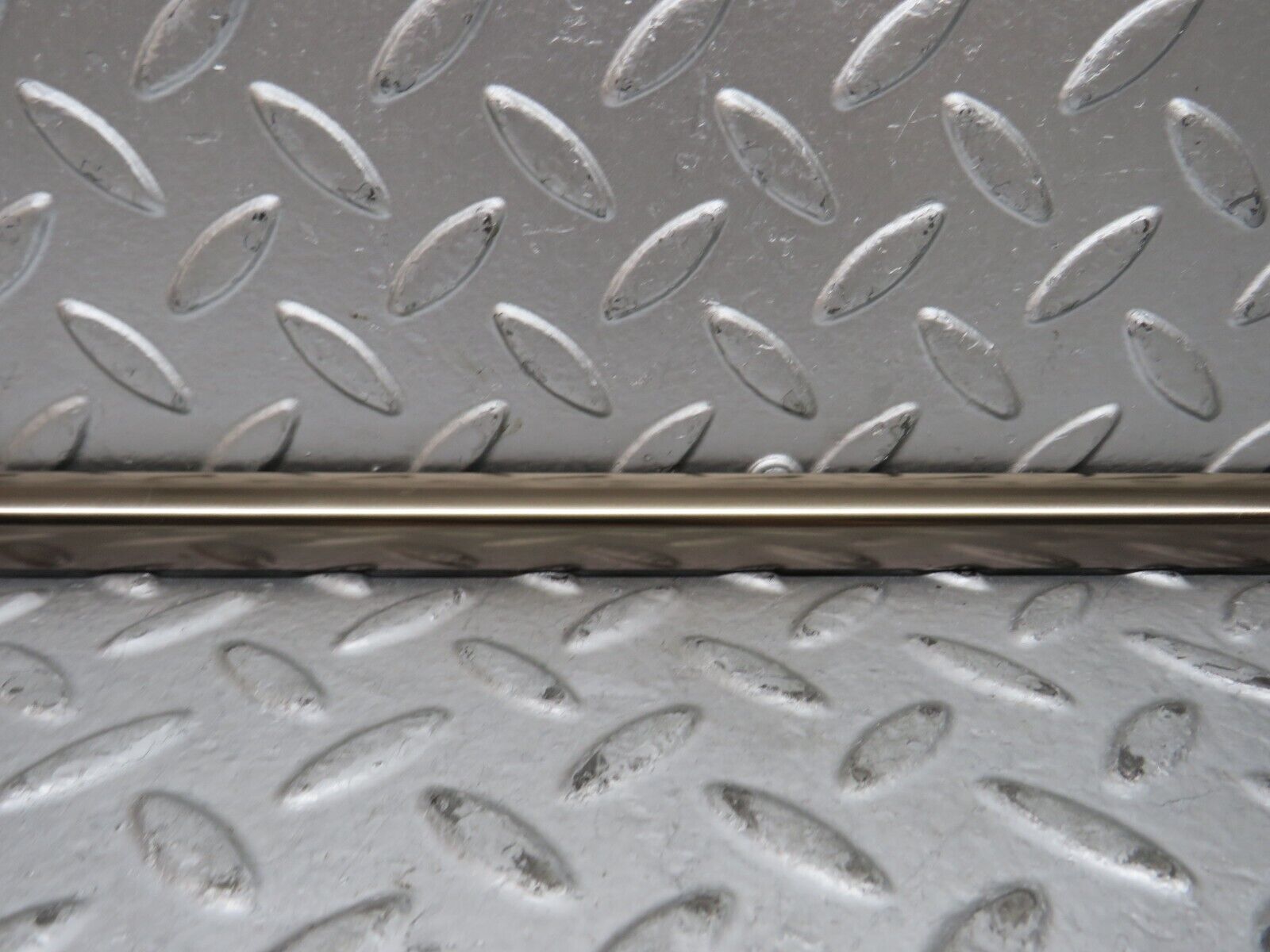 29002 Mercedes-Benz C124 320CE Coupe Rear Right Window Exterior Chrome Trim