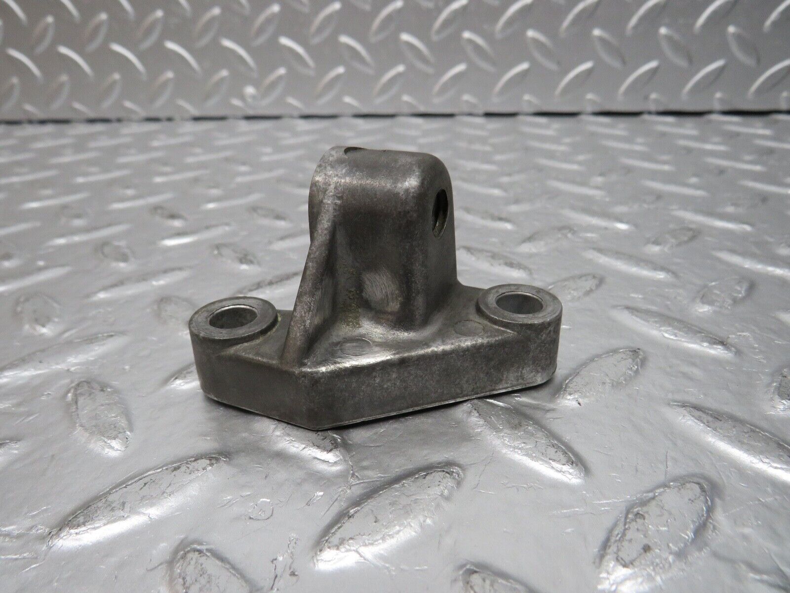 30498 Mercedes-Benz W124 230E Engine Bracket 1021550735