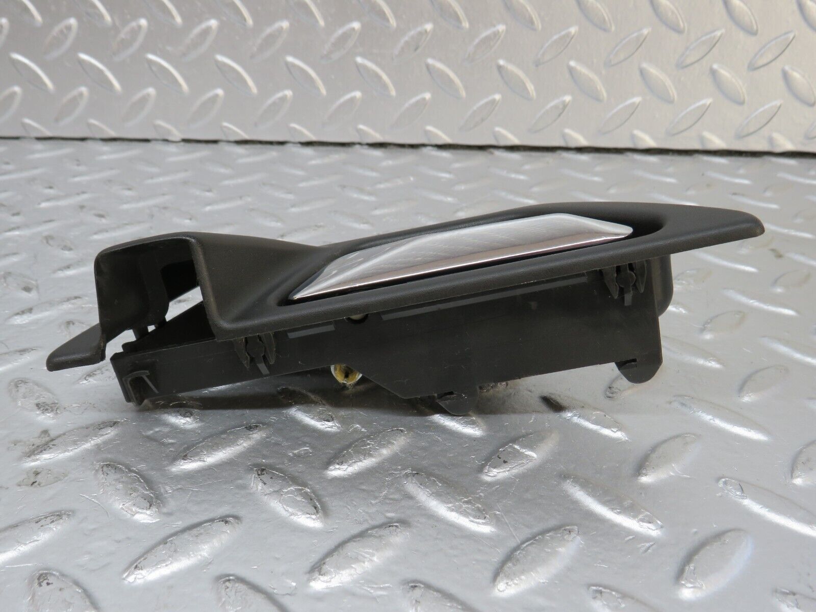 33907 Mercedes-Benz W124 260E Interior Door Handle Front Left 1247600161