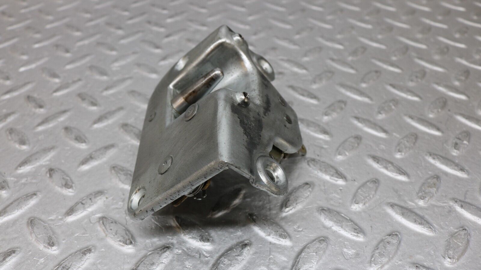 37267 Mercedes-Benz W109 300SEL Front Left Door Lock Mechanism