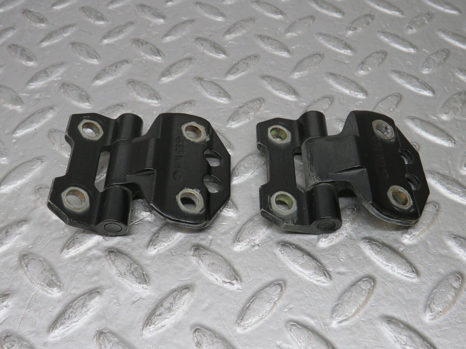 37738 Mercedes-Benz A124 320E Cabriolet Door Hinge Left Side