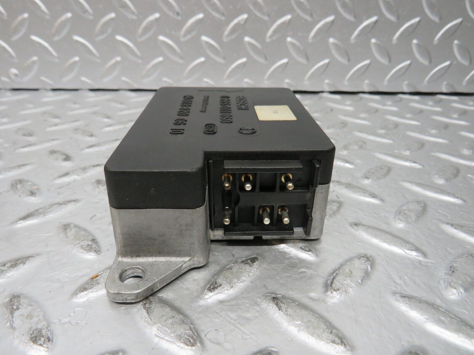 27191 Mercedes-Benz W123 280E Crash Sensor Bosch 0038200610 0285001050