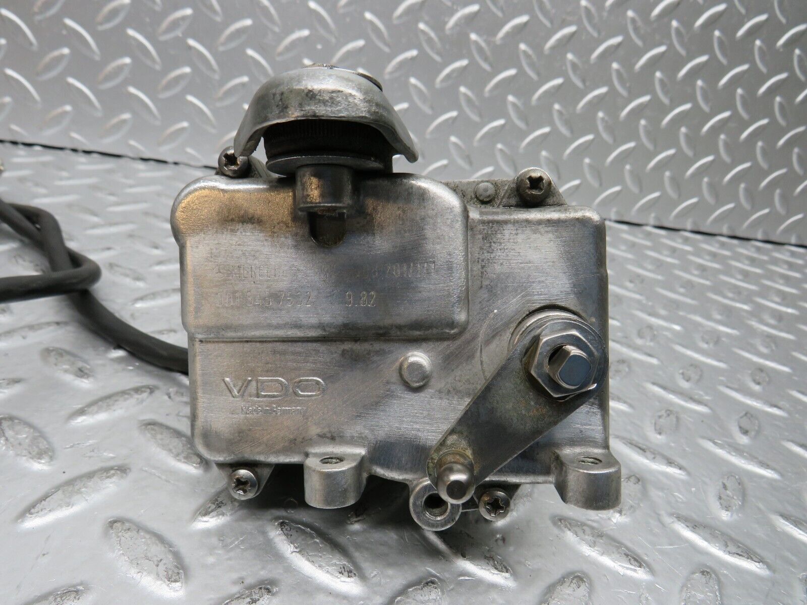 29815 Mercedes-Benz W123 230E Cruise Control Actuator 0015457532