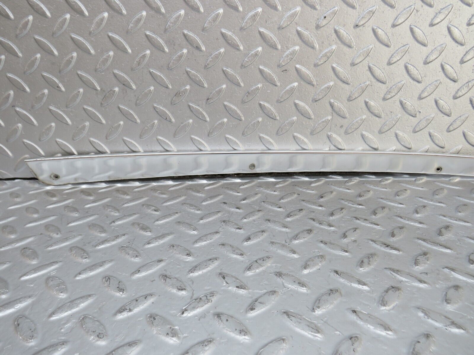 36324 Mercedes-Benz W126 420SE Roof Chrome Trim Right Side