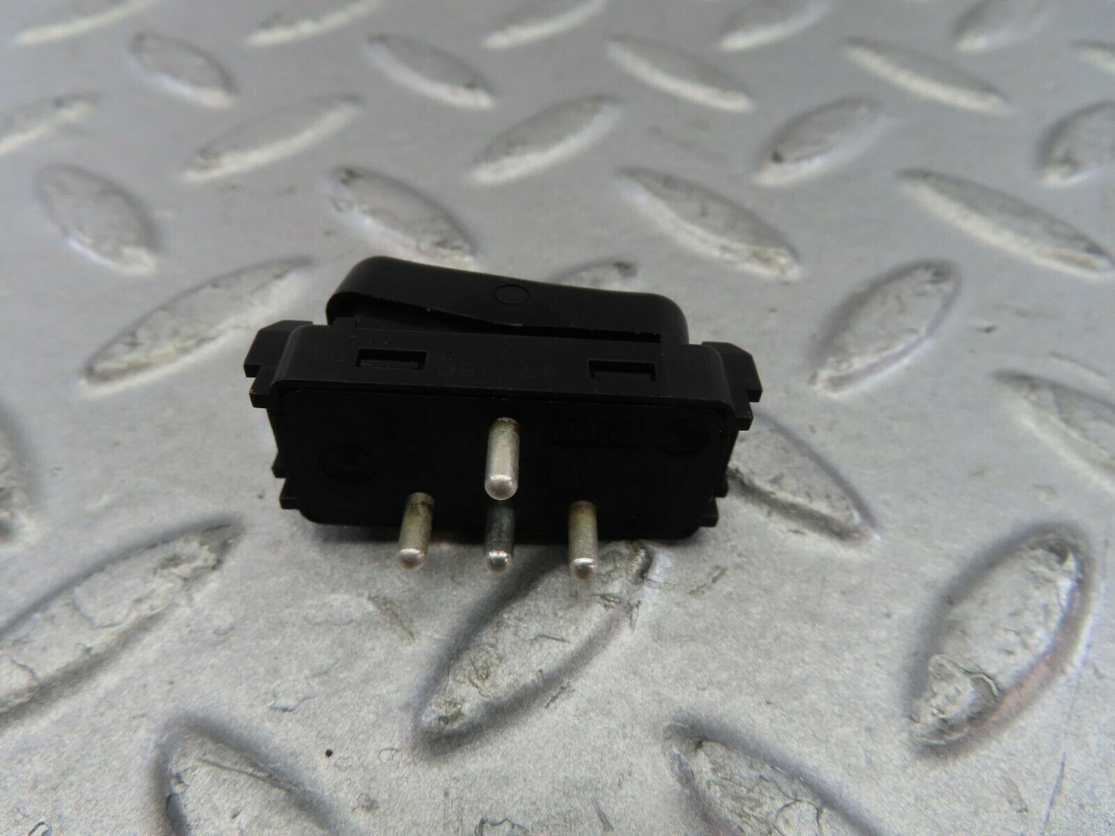 9270 Mercedes-Benz C124 300CE Coupe Rear Headrest Release Control Switch