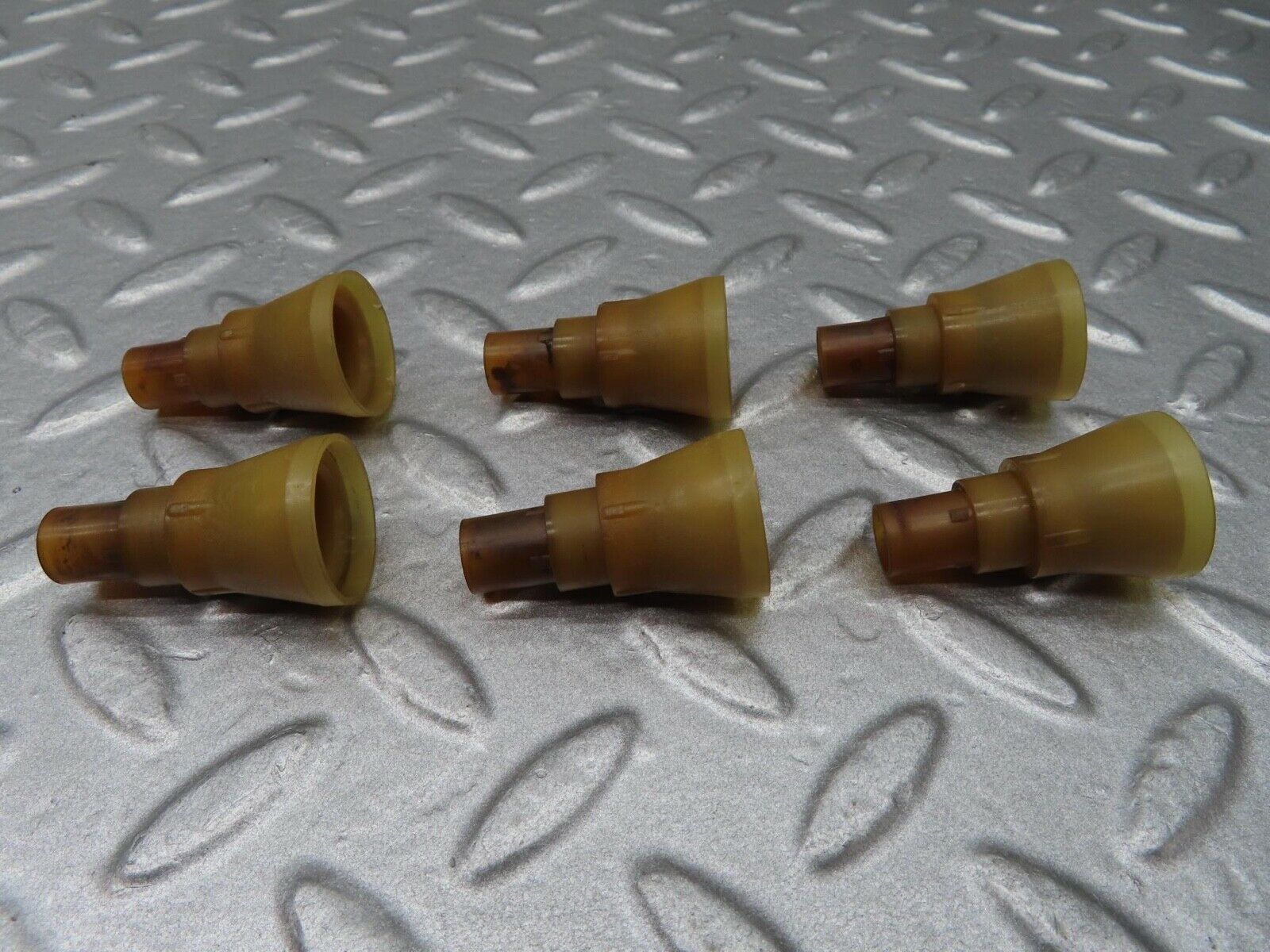 14050 Mercedes-Benz C107 280SLC Fuel Injector Holder Plastic