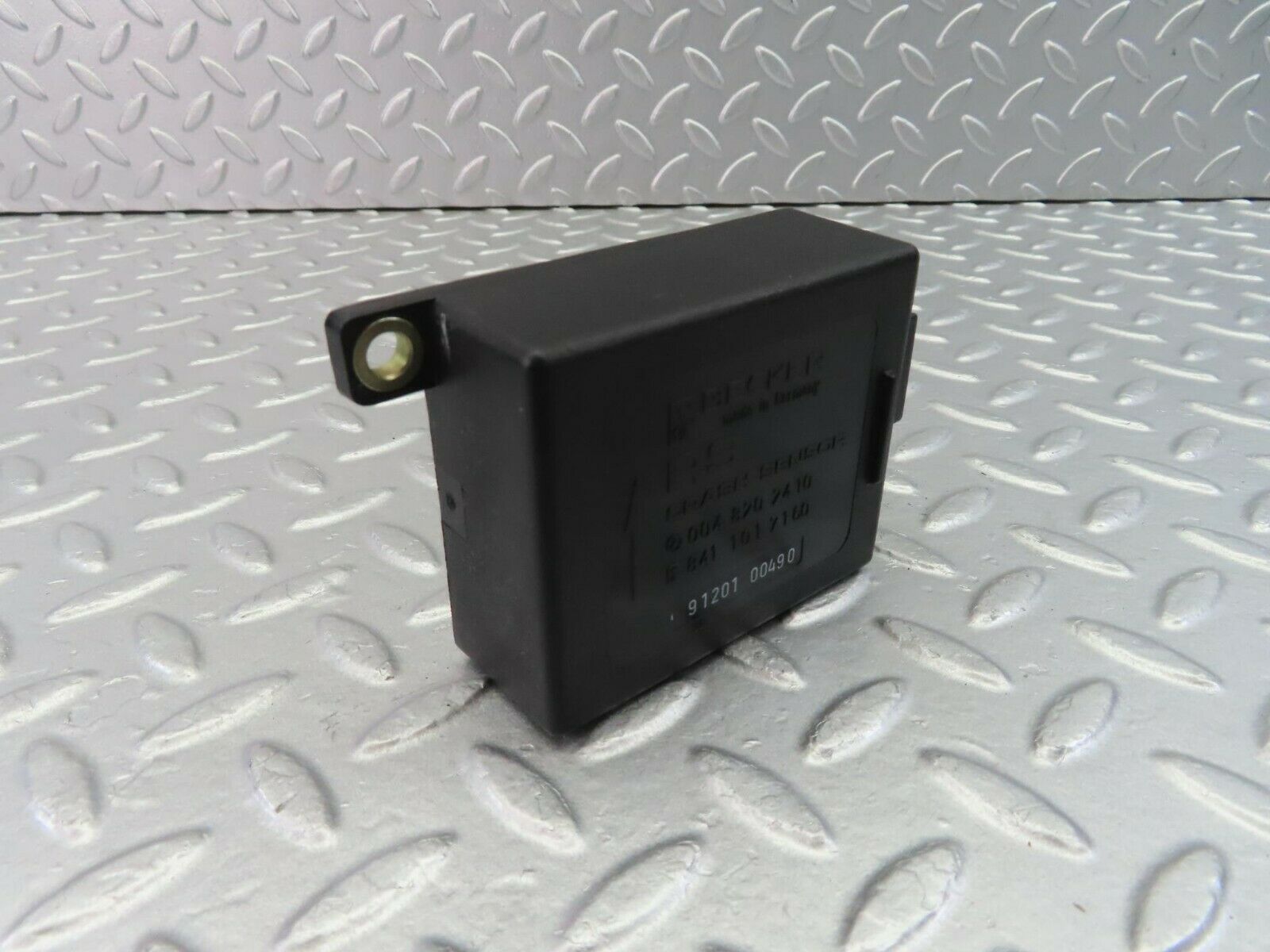 10457 Mercedes-Benz W201 190E Crash Sensor 0048202410