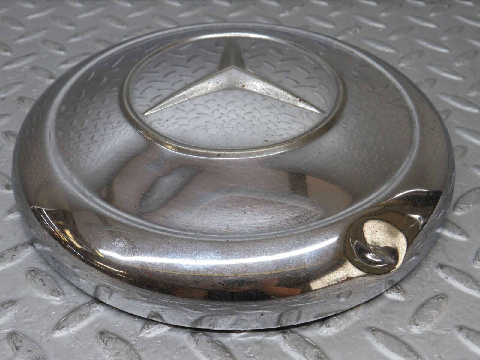 35762 Mercedes-Benz W108 Chrome Wheel Hub Cap