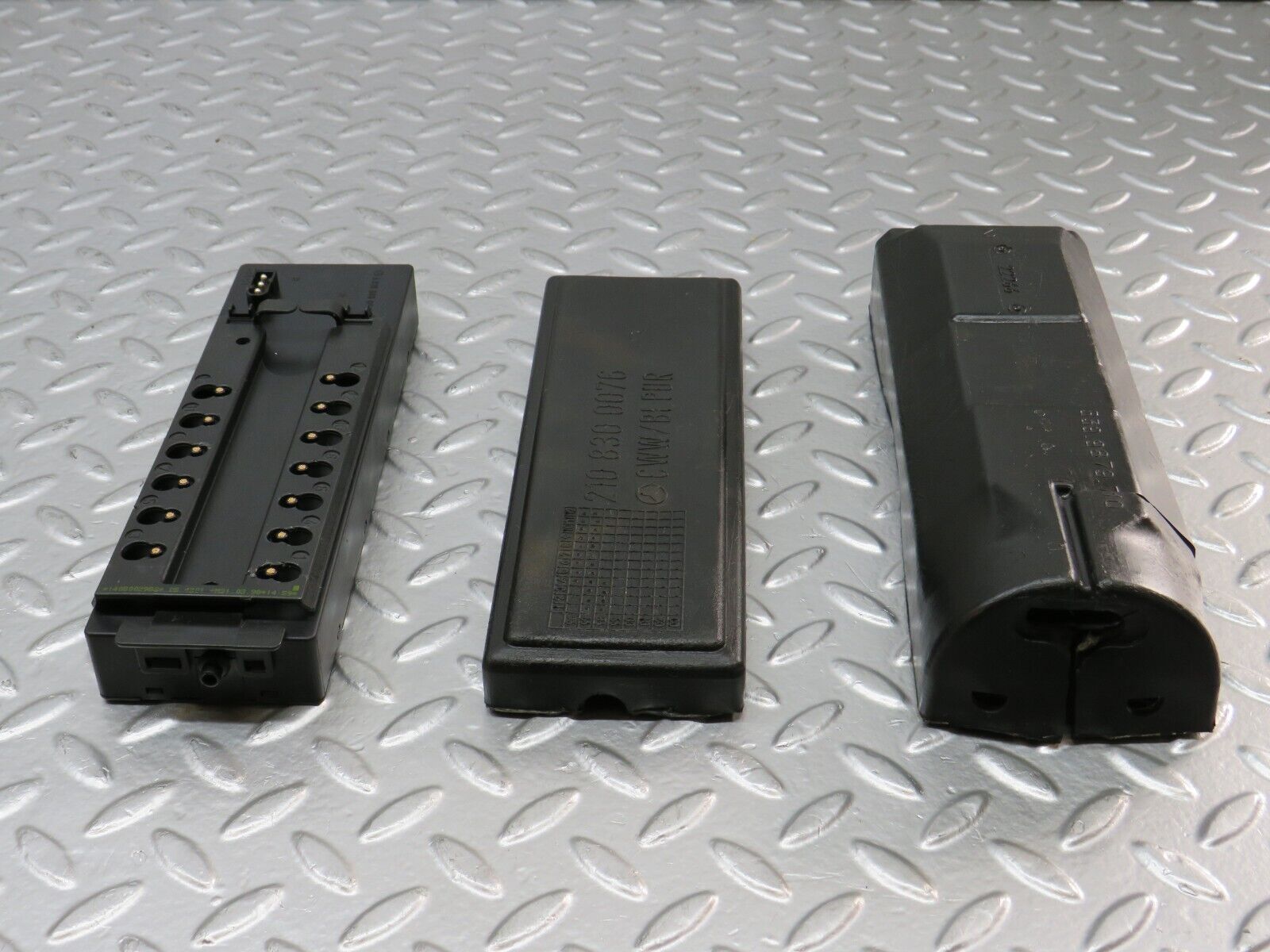 24699 Mercedes-Benz W140 S320 Climate Control Vacuum Valve Unit 2108000078