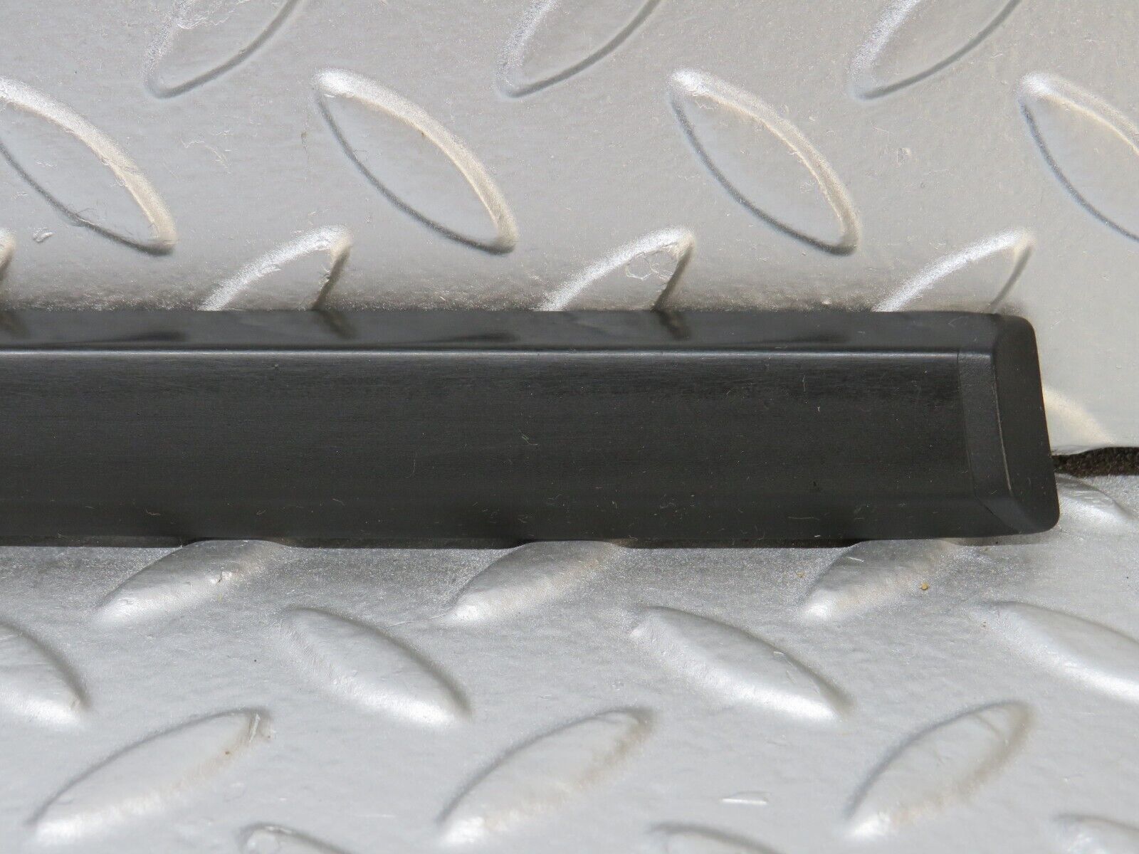 33845 Mercedes-Benz W201 190E 2.0L Front Left Door Centre Moulding Trim