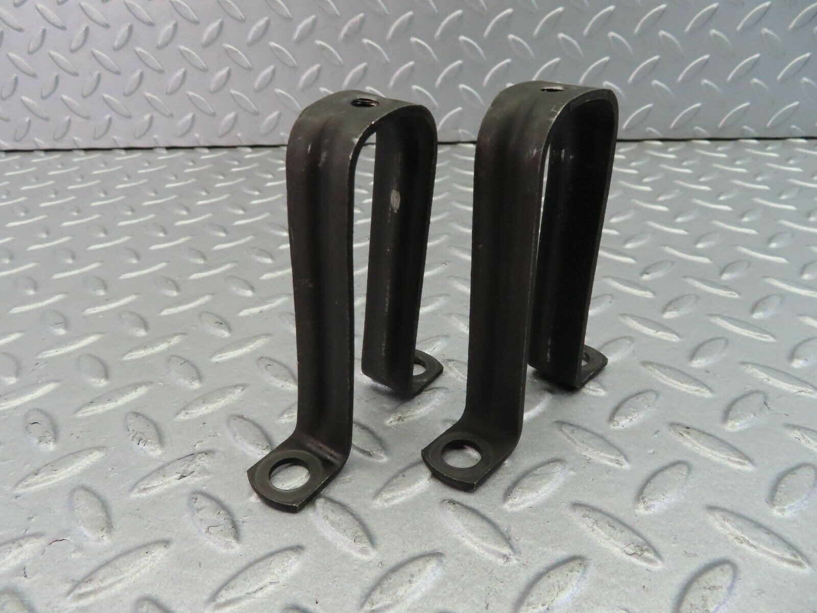 8047 Mercedes-Benz W115 220D Rocker Cover Supports