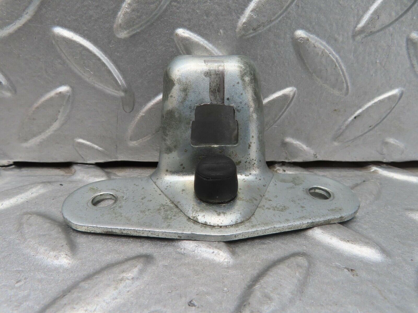 15340 Mercedes-Benz W123 230E Trunk Lock Latch 1237580150