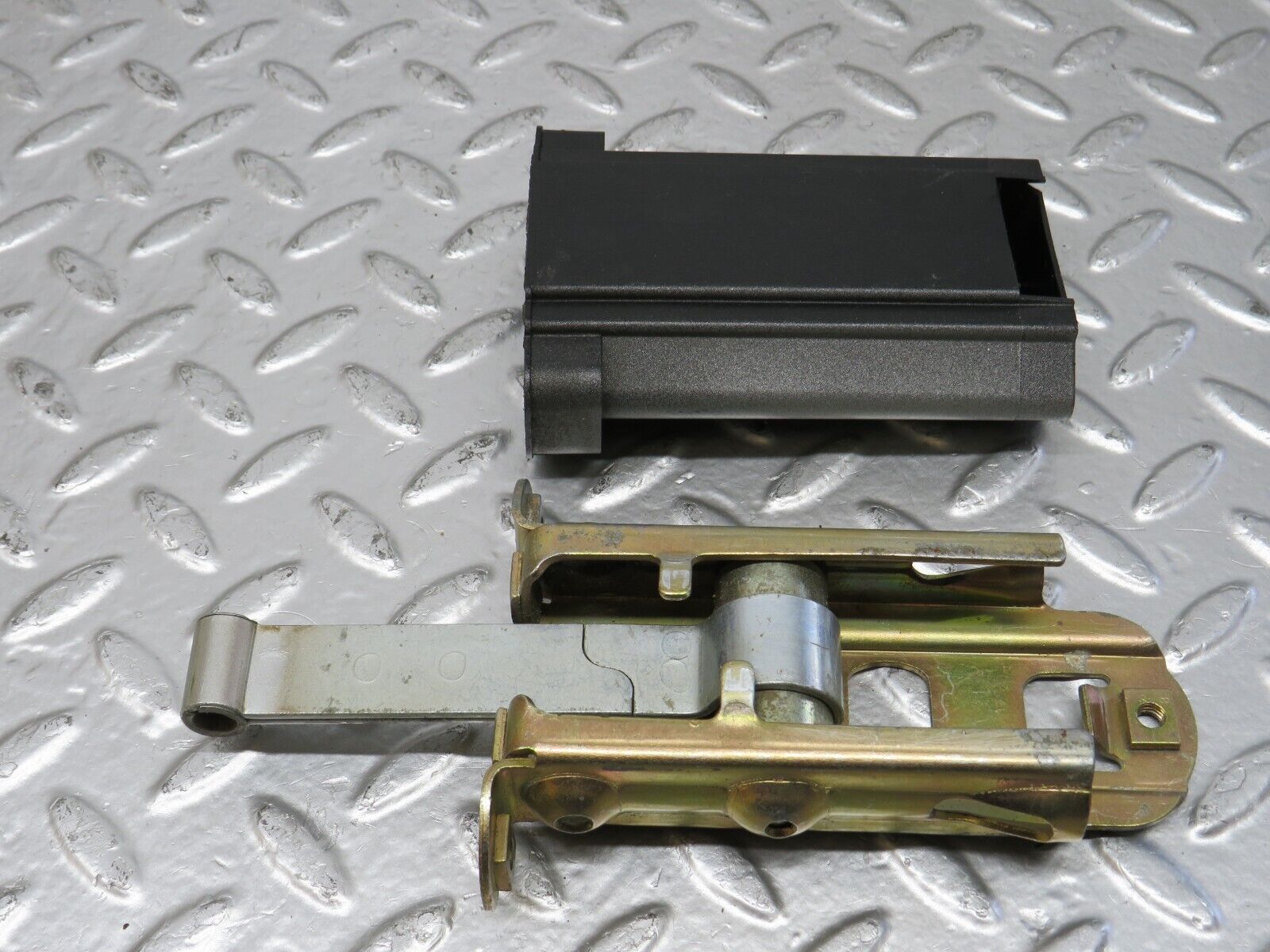 24751 Mercedes-Benz W140 S320 Rear Door Safety Check Strap