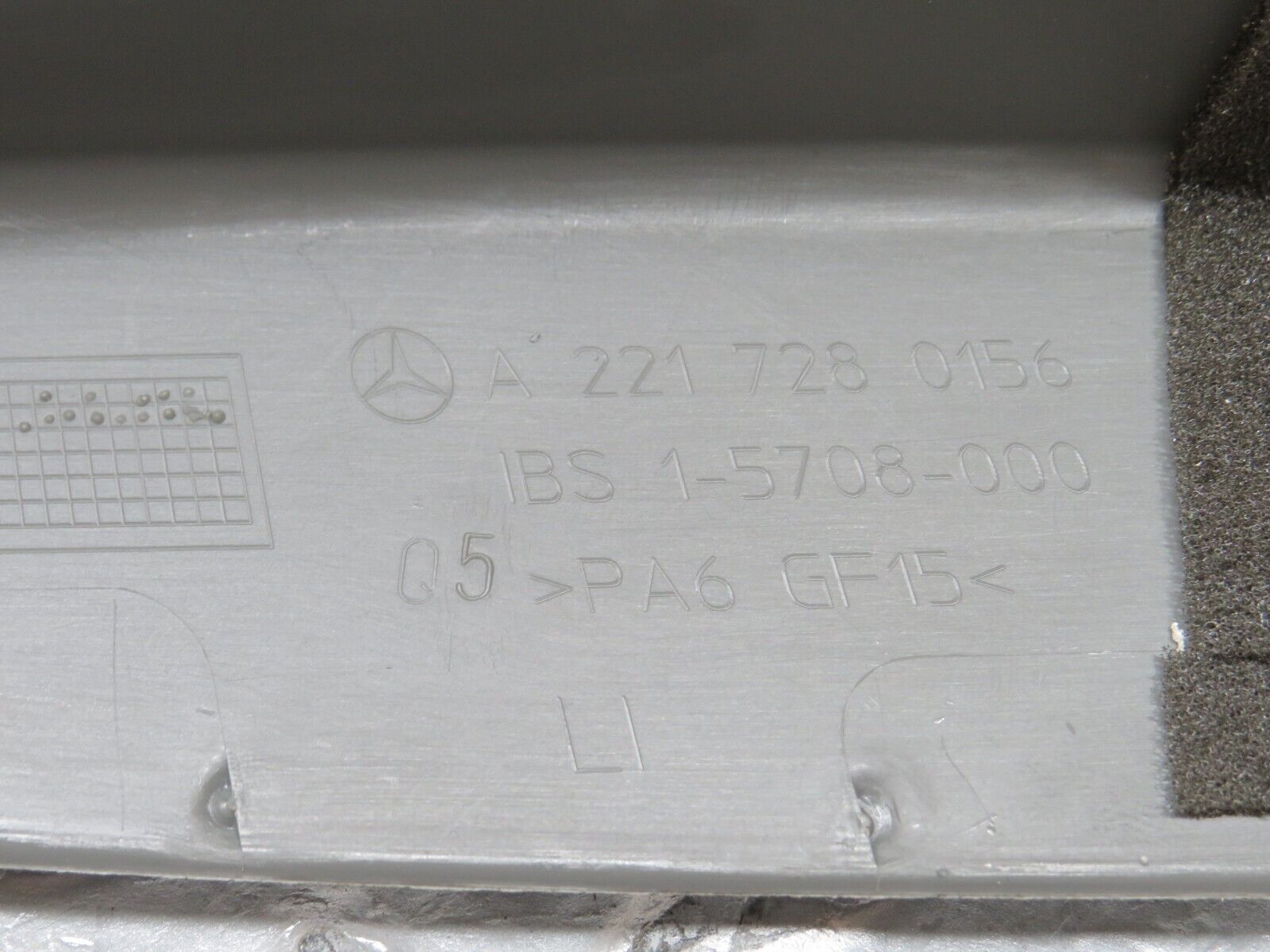 35214 Mercedes-Benz W221 Front Left Door Lock Cover 2217280156