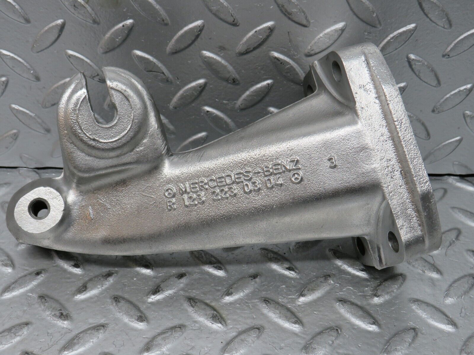 27996 Mercedes-Benz W123 280E Engine Mount Bracket Right Side 1232230304