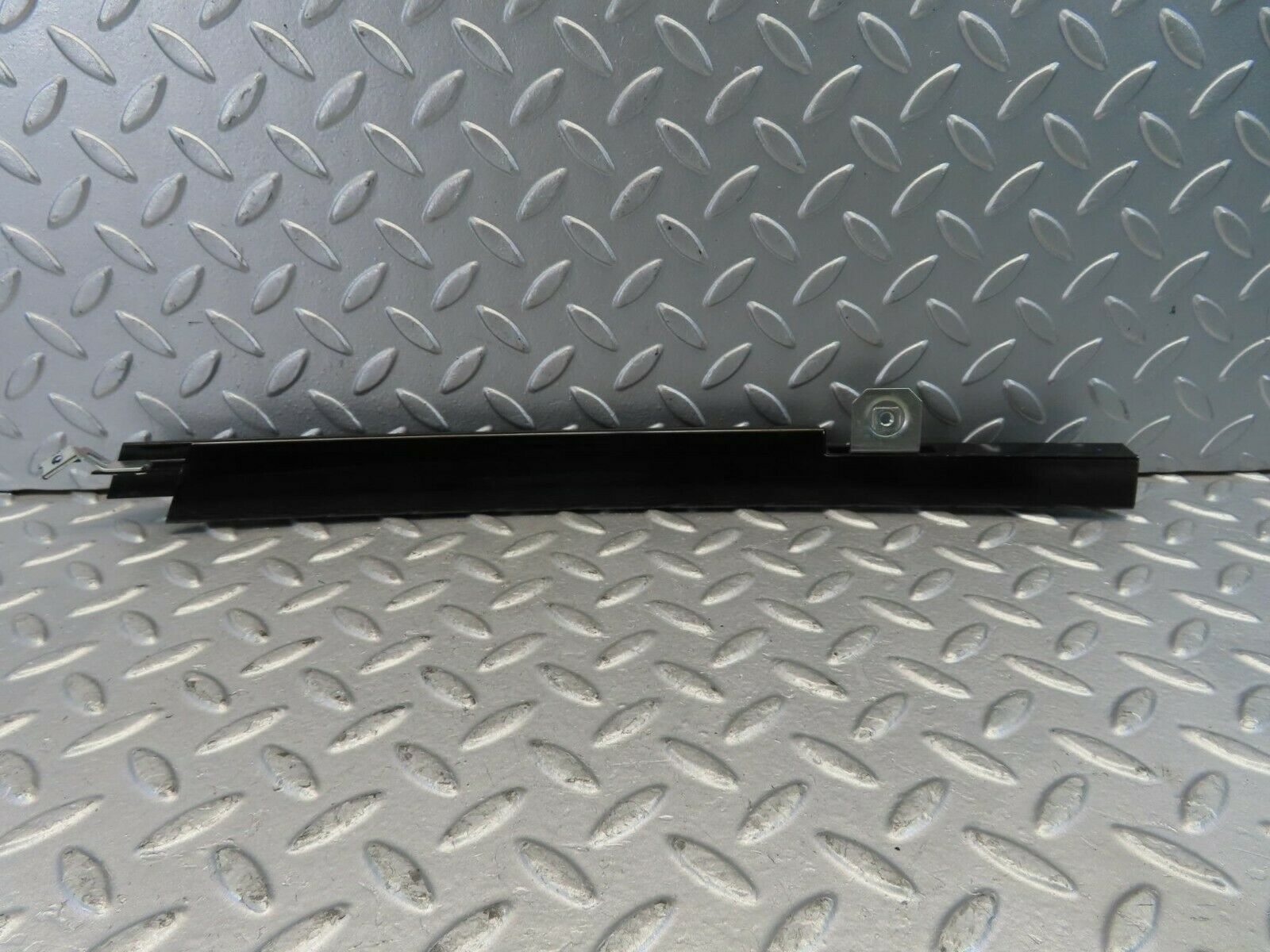 11158 Mercedes-Benz W221 S320 Rear Right Door Window Channel 2217300219