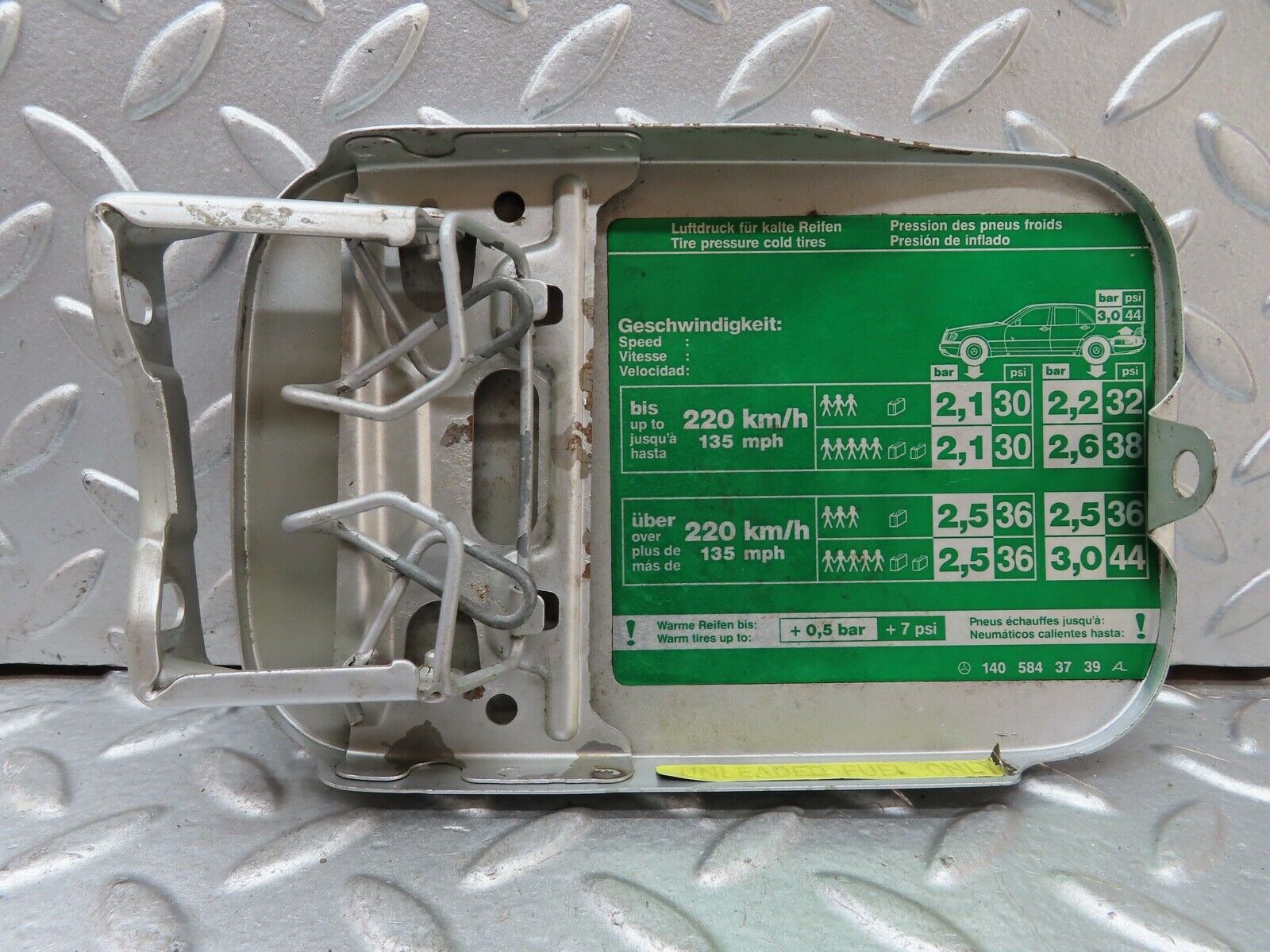 19491 Mercedes-Benz C140 CL420 Coupe Fuel Tank Flap Cap 1405843739