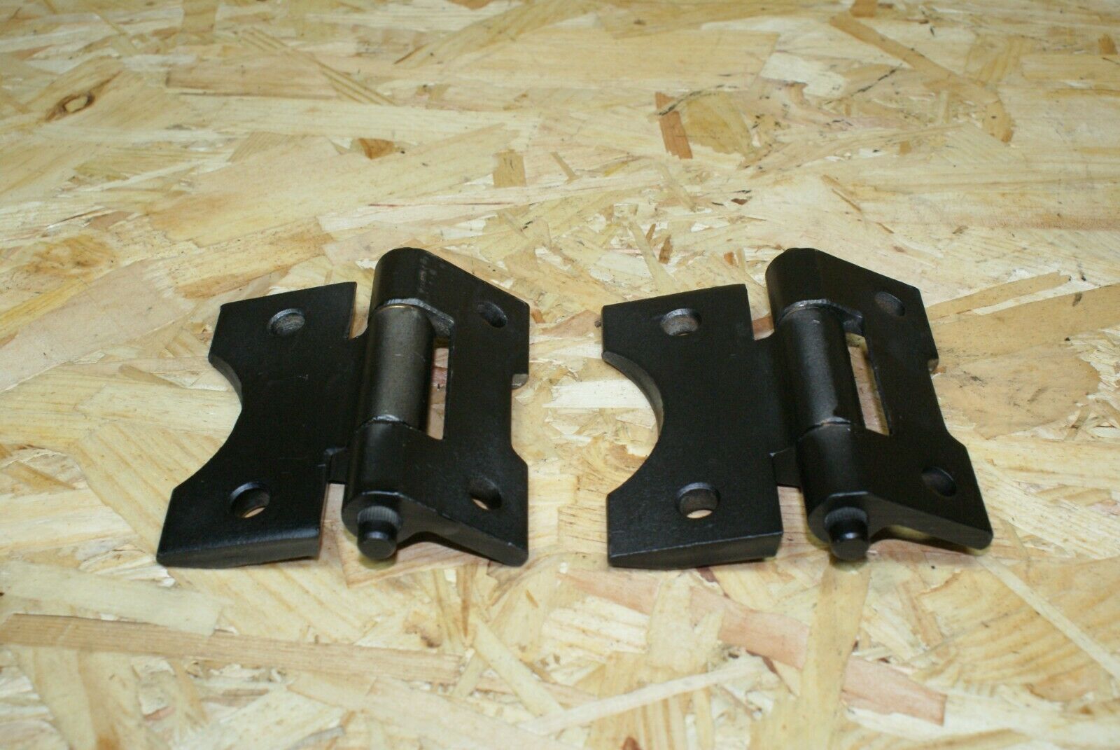 2245 Mercedes-Benz W123 280E Door Hinge 1237200037