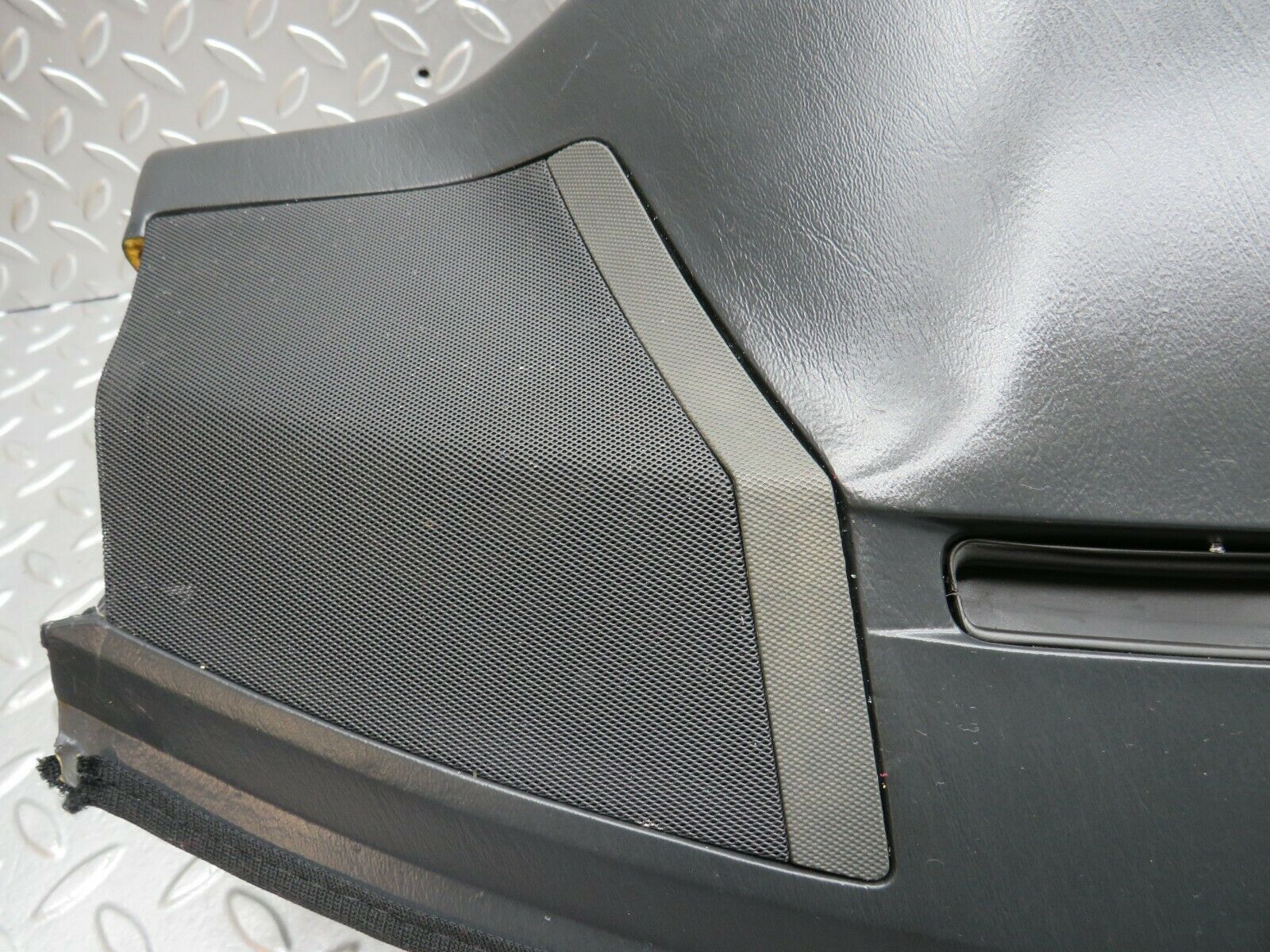 22381 Mercedes-Benz C124 E220 Coupe Dashboard Black