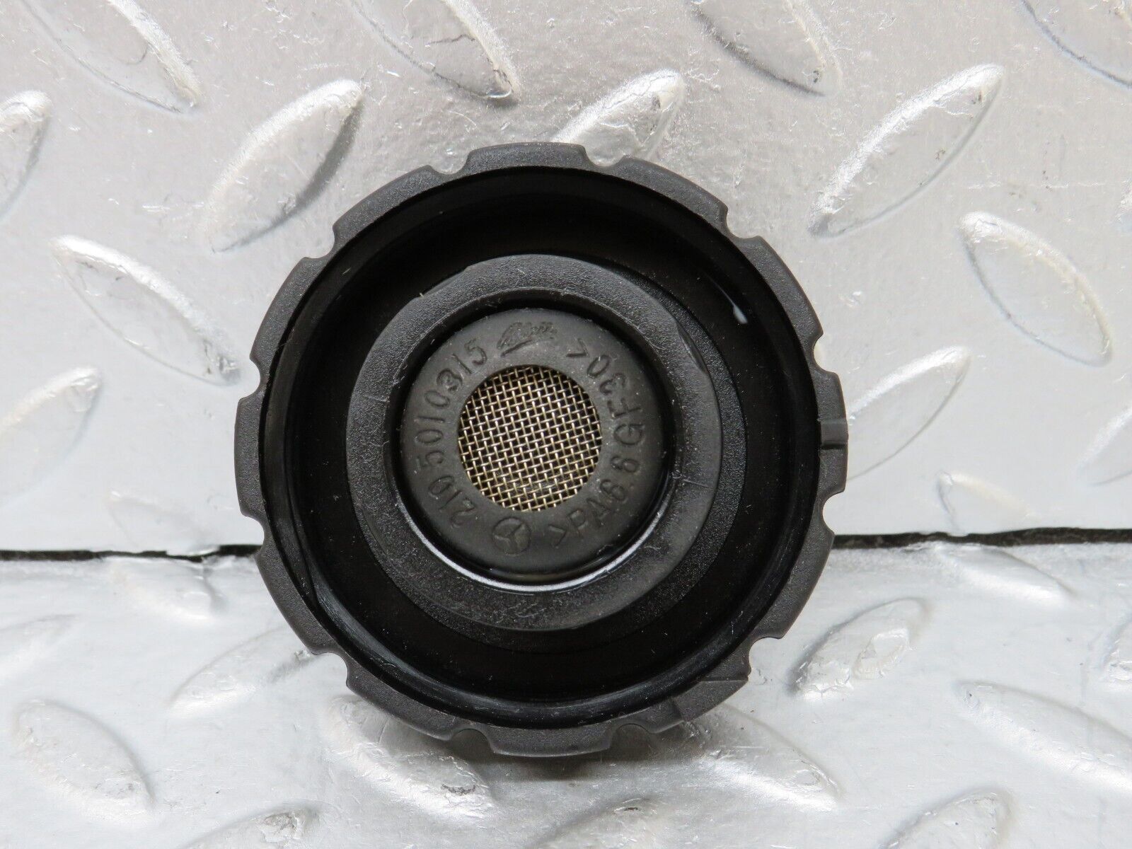 35308 Mercedes-Benz W210 Coolant Tank Reservoir Cap 2105010315