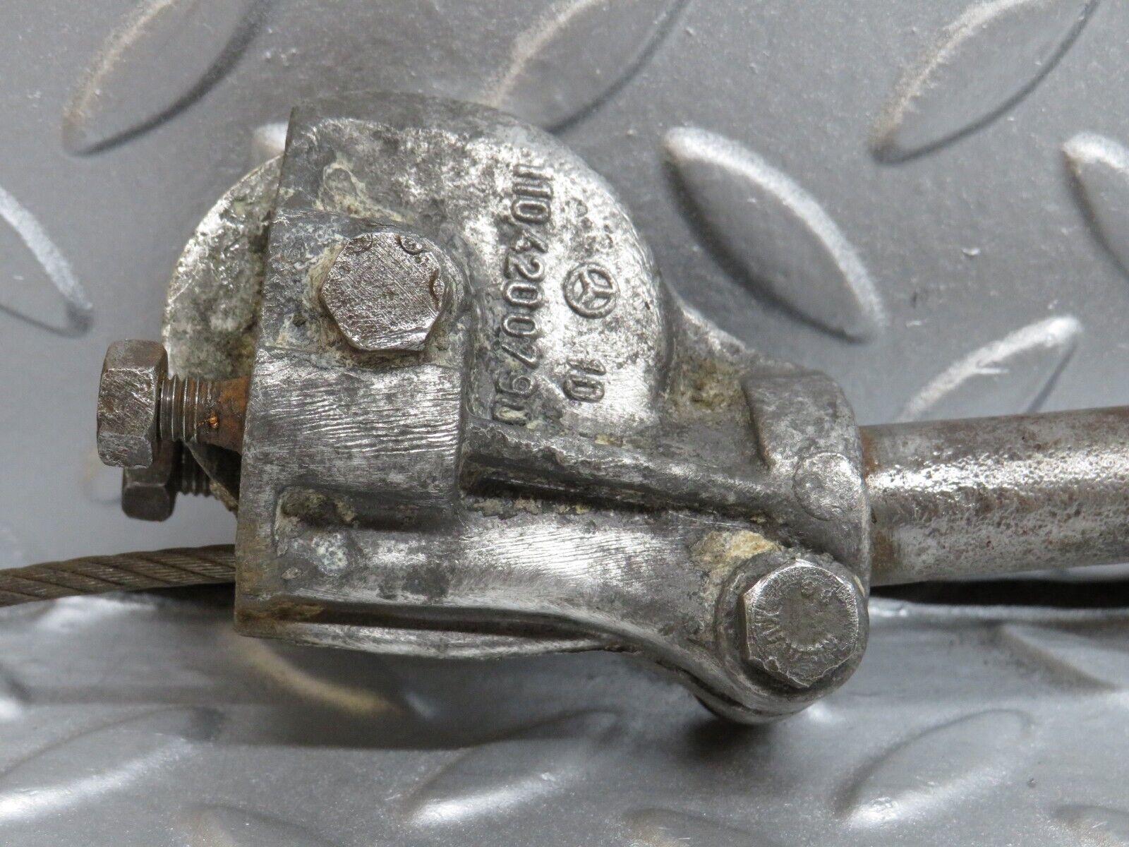 40454 Mercedes-Benz W110 230 Handbrake Cable Handbrake Pulley 1104200790