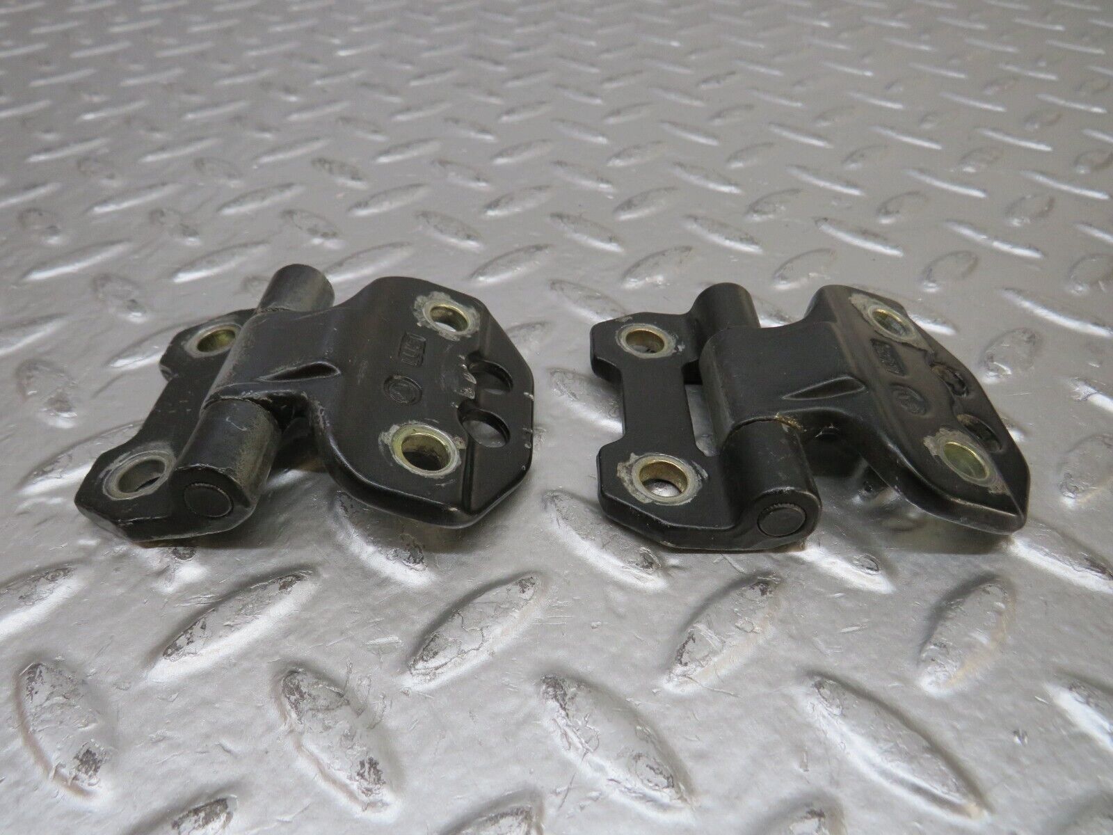 26701 Mercedes-Benz C124 220CE Coupe Left Door Hinge Pair