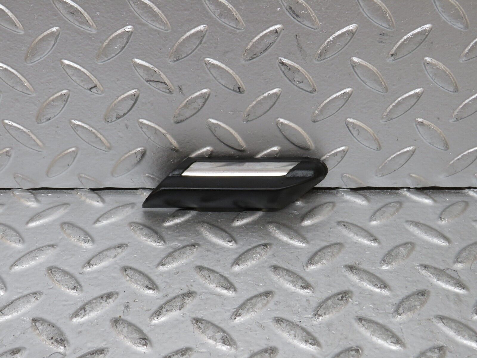 26296 Mercedes-Benz W116 450SE Rear Left Centre Fender Wing Moulding Trim