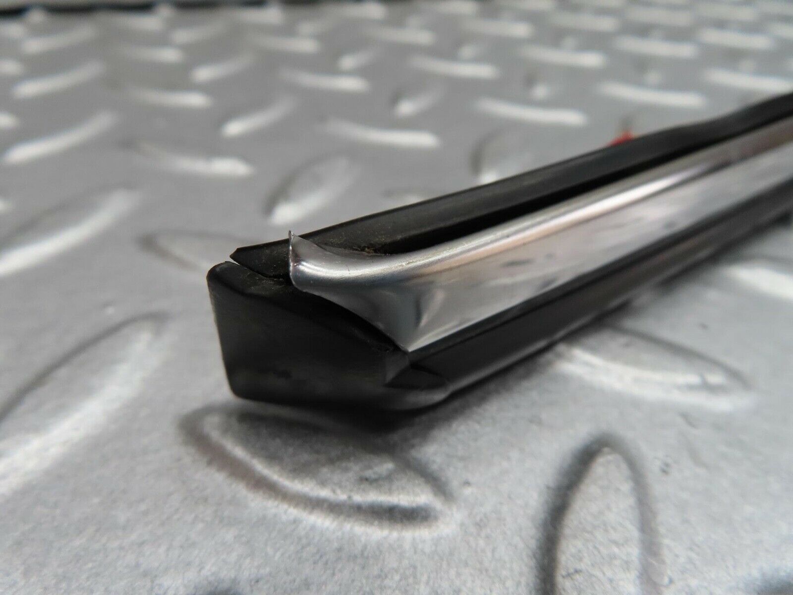 12593 Mercedes-Benz W108 280SE 3.5 Centre Door Chrome Trim Rear Left