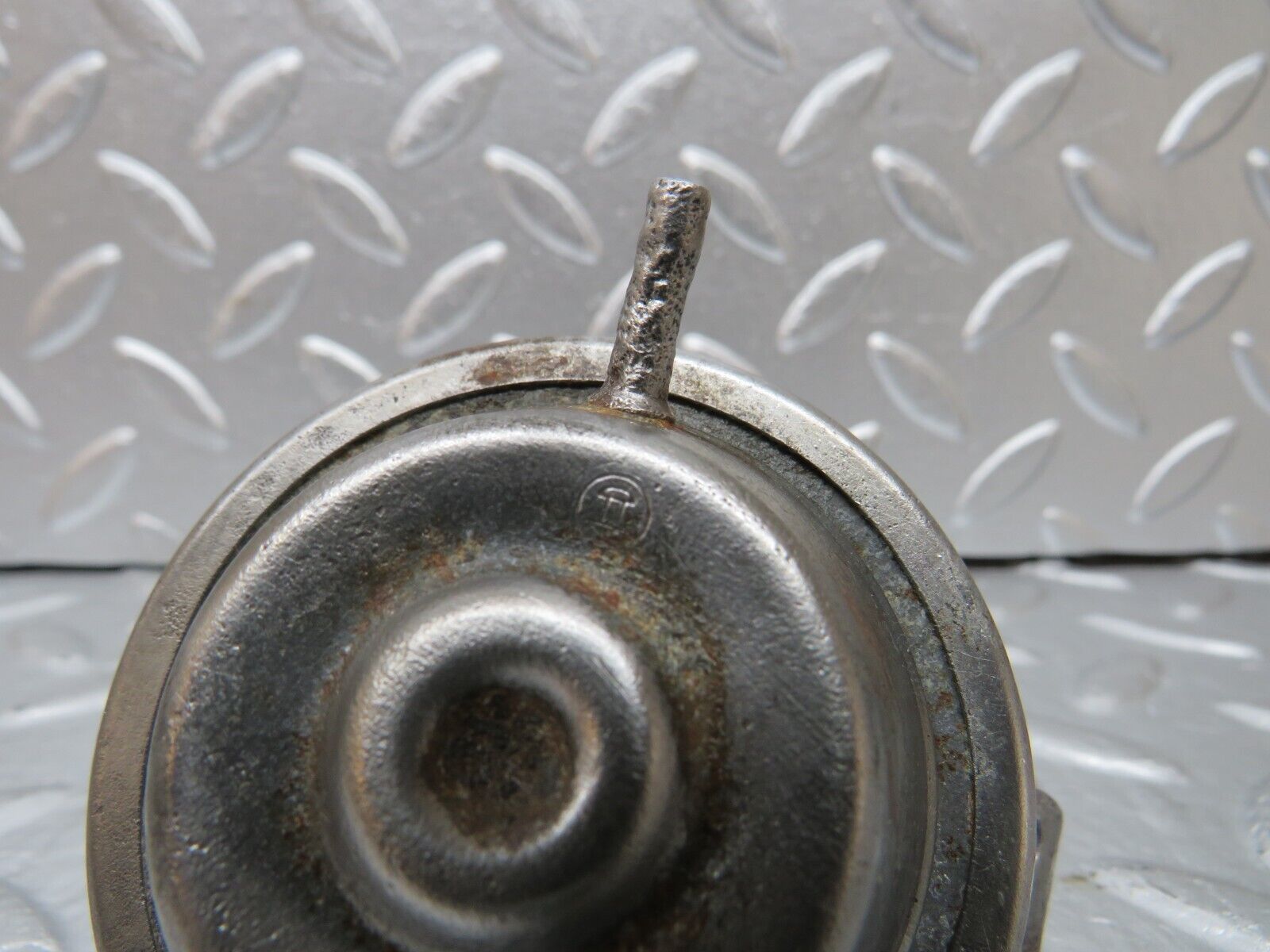 25491 Mercedes-Benz W123 200 Ignition Distributor Vacuum Control Valve