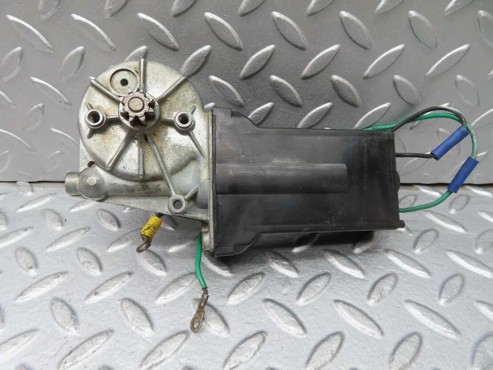 12422 Mercedes-Benz W108 280SE 3.5 Window Regulator Motor Front Right 0132001102