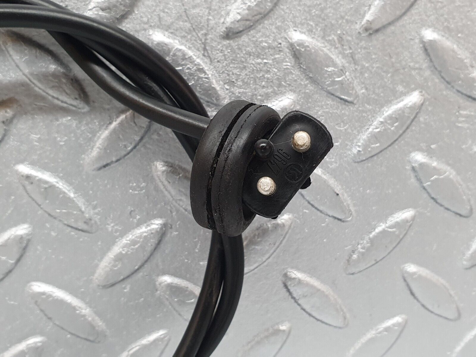 41088 Mercedes-Benz W126 300SE Front Wing Indicator Cable Wire 1249971881