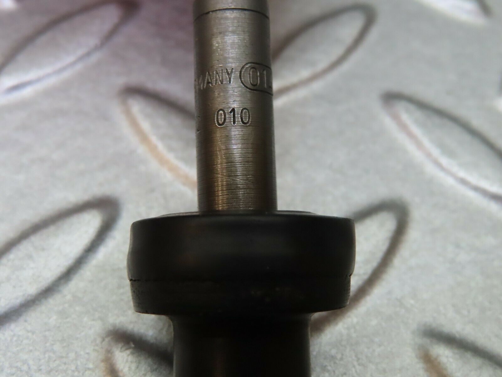 4422 Mercedes-Benz W123 230E Fuel Injector Bosch 0437502010