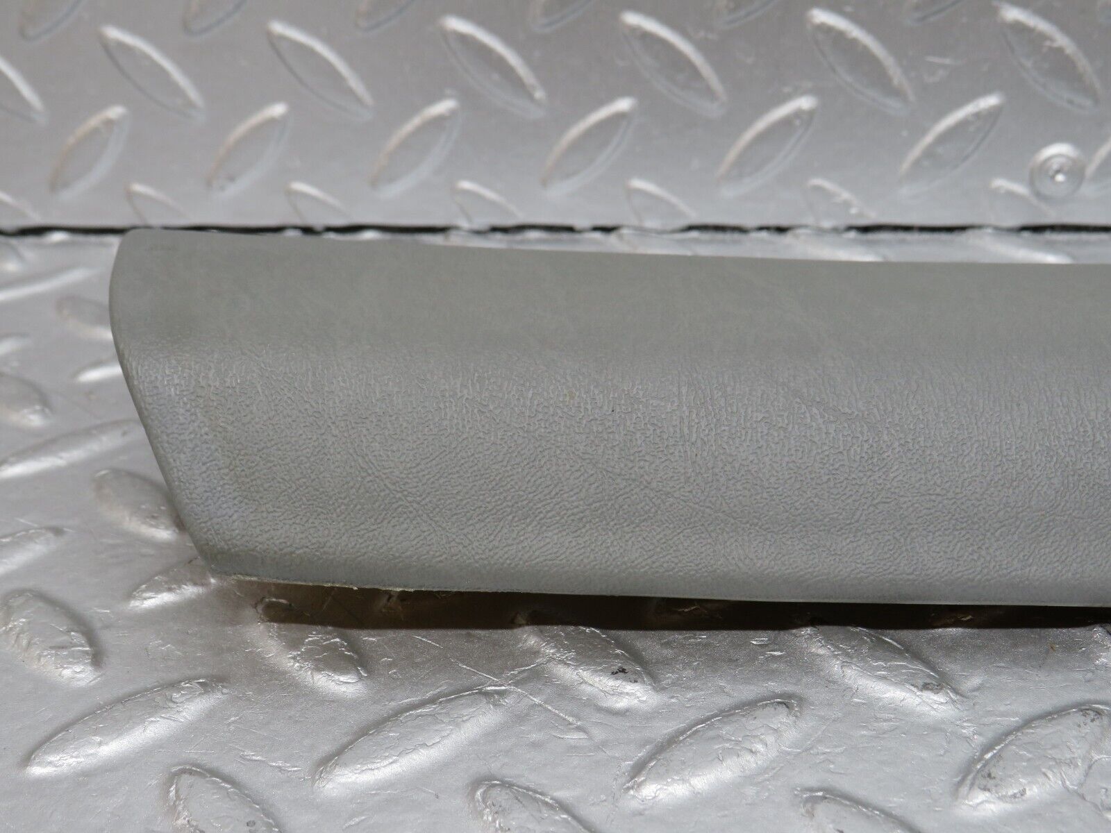 36059 Mercedes-Benz W126 420SE A Pillar Interior Cover Right Side Grey