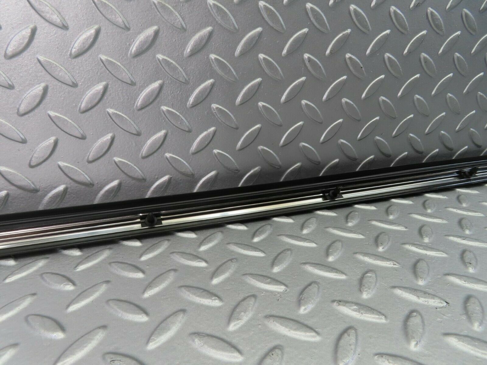 10286 Mercedes-Benz W116 Front Left Door Centre Moulding Trim