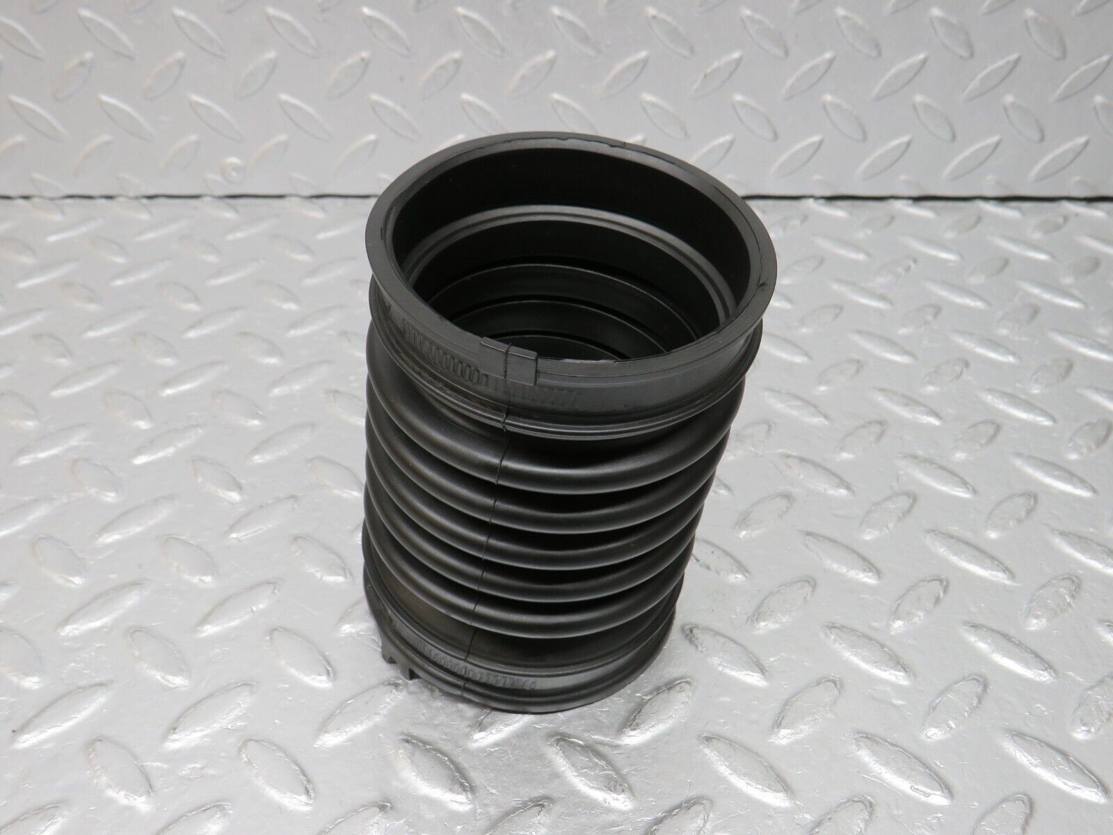 38275 Mercedes-Benz R129 280SL Coupe Air Intake Hose 1040940191