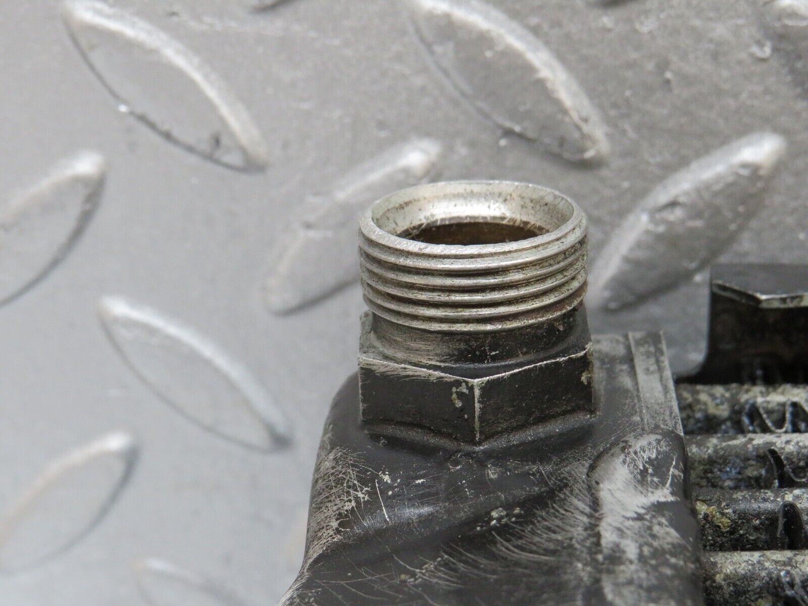 37406 Mercedes-Benz W109 300SEL Oil Cooler Radiator Behr 1161800065