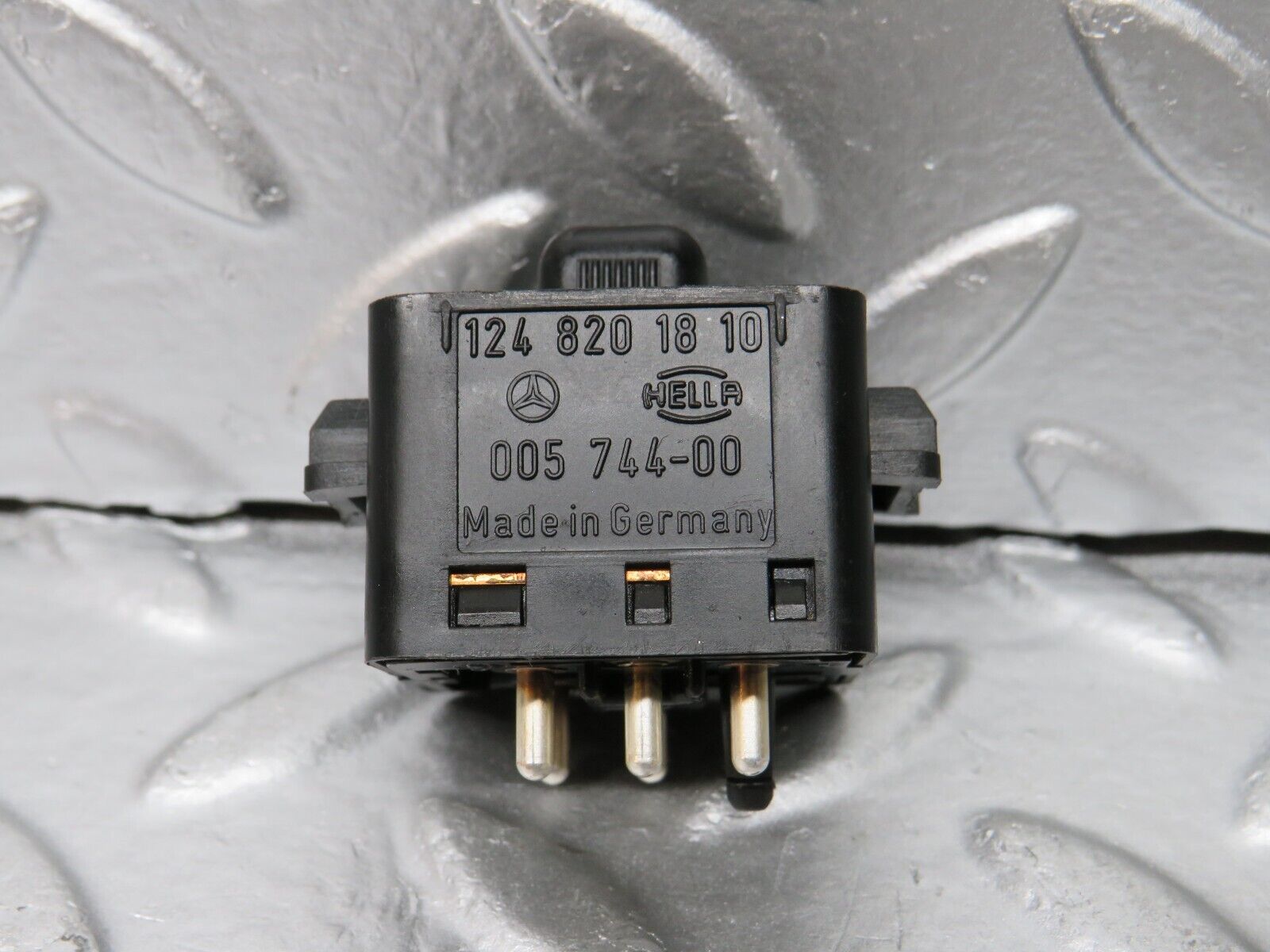 29530 Mercedes-Benz W124 230E Electric Mirror Adjust Switch 1248201810