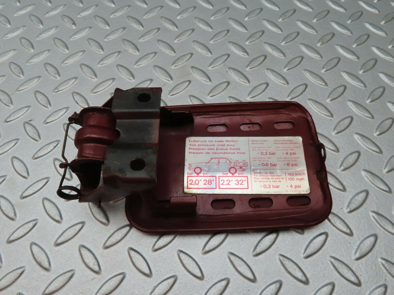 4160 Mercedes-Benz C123 230CE Coupe Fuel Tank Flap Cap 1235840039