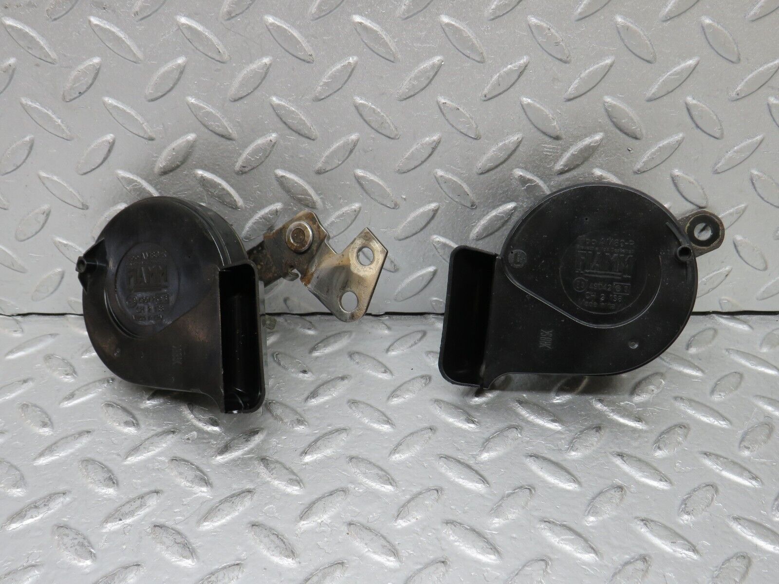 37810 Mercedes-Benz A124 320E Cabriolet Horn Fiamm Pair AM80-R