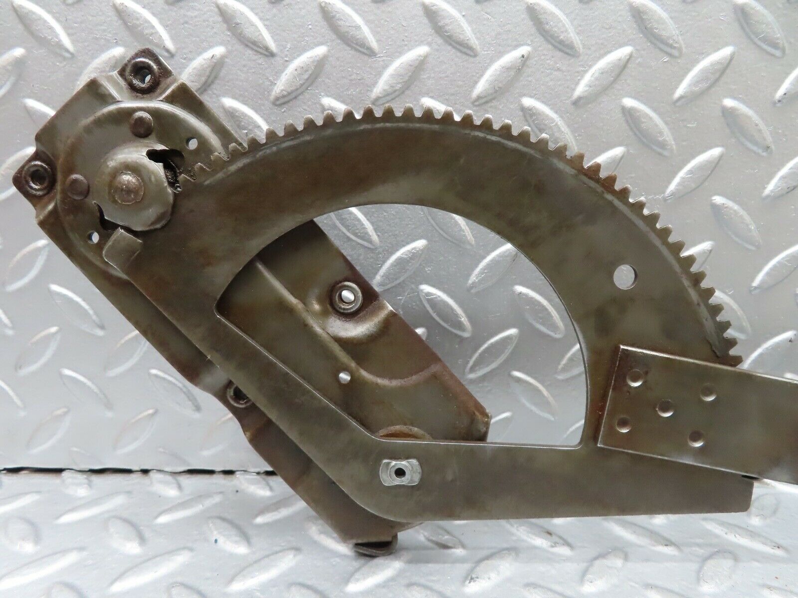 20901 Mercedes-Benz W114 250CE Coupe Rear Left Manual Window Regulator